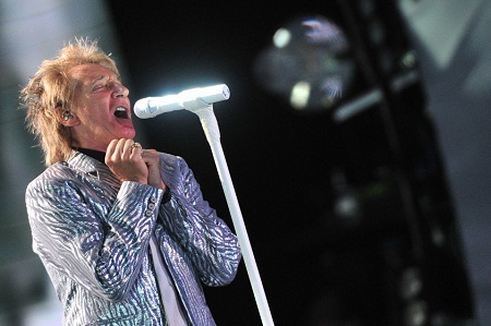 Những bảo hiểm thân thể kỳ lạ nhất của các ngôi sao - 8 Nam ca sĩ Rod Stewart
mua bảo hiểm cho giọng ca ở mức 6 triệu đô.