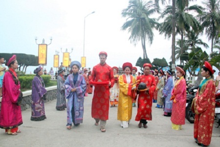 Trung tâm XQ Nha Trang khai mạc chương trình “Lễ vật âm nhạc” - 1 Nghệ nhân XQ thực hiện nghi lễ rước
nước