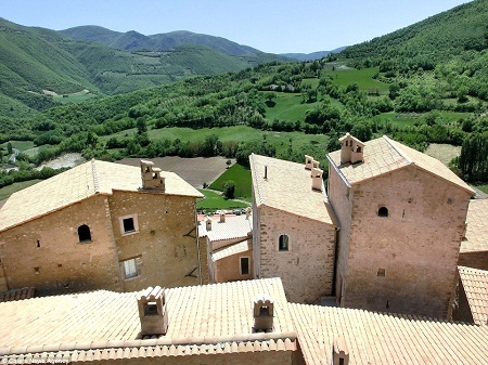 Rao bán ngôi làng cổ sản sinh ra món mì Ý - 14 Nằm ở giữa một miền quê trù phú, ngôi làng có cảnh quan
xanh mát, yên bình.