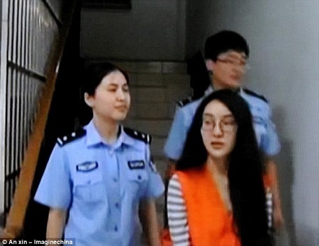 Tiêu tiền “giật gân” như các “cậu ấm cô chiêu” Trung Quốc - 10 Sau
cùng, Quách Mỹ Mỹ đã bị bắt vì tổ chức cá độ, đánh bạc và bán dâm.