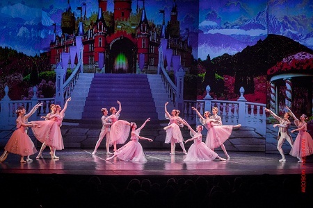 Xem tuyệt tác ballet “Hồ thiên nga” với công nghệ 3D - 5 Hương Nguyễn