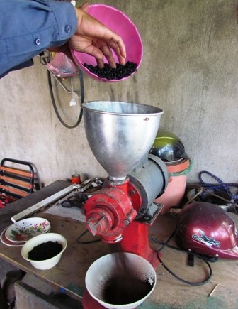 Bột bắp + đậu nành cháy + hương liệu = cà phê - 2 Bột bắp + đậu nành cháy + hương liệu = cà phê - 2