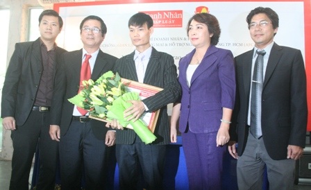 Kỹ sư Lê Văn Tạch được tôn vinh - 2 Kỹ sư Lê Văn Tạch được tôn vinh - 2
