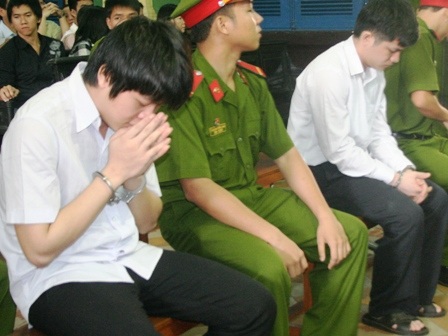 Kẻ sát hại Phó Bí thư quận ủy Phú Nhuận tiếp tục hầu tòa - 1 Kẻ sát hại Phó Bí thư quận ủy Phú Nhuận tiếp tục hầu tòa - 1