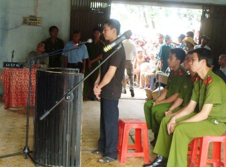 Nghịch tử giết cha trong đêm giao thừa - 1