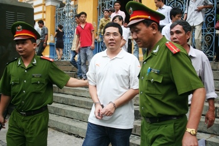 Nhà báo Hà Phan lĩnh 7 năm tù tội cưỡng đoạt tài sản - 4 Nhà báo Hà Phan lĩnh 7 năm tù tội cưỡng đoạt tài sản - 4