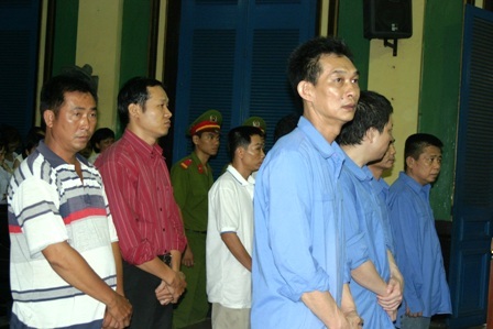 Tăng án cho “ông trùm” buôn lậu gỗ quý sang Trung Quốc - 1 Tăng án cho “ông trùm” buôn lậu gỗ quý sang Trung Quốc - 1
