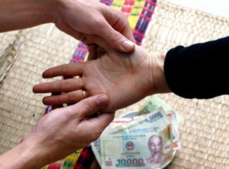 Nhóm người nước ngoài lừa xem bói để lừa đảo - 1 Nhóm người nước ngoài lừa xem bói để lừa đảo - 1