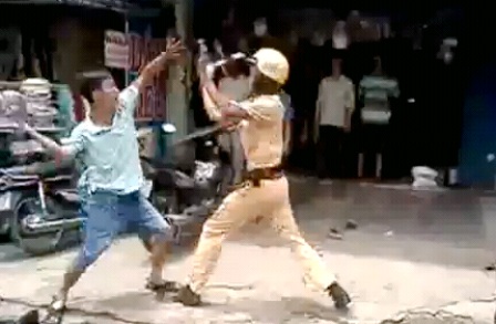 Truy tố nguyên cảnh sát cơ động đánh cảnh sát giao thông - 1