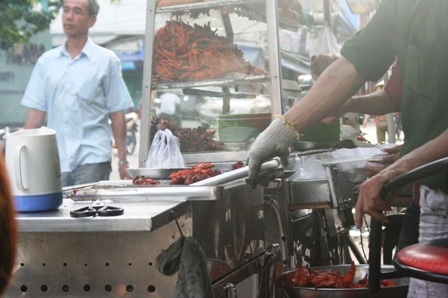 Bức xúc về vi phạm môi trường, an toàn thực phẩm - 1 Bức xúc về vi phạm môi trường, an toàn thực phẩm - 1