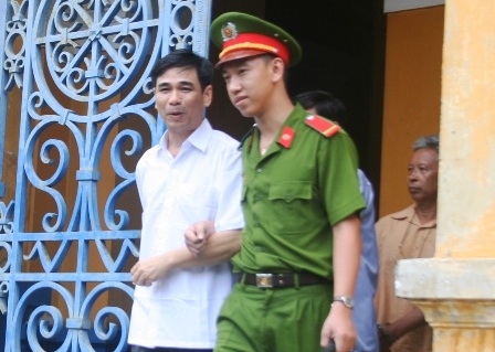 Hoãn xử nguyên Chủ tịch quận Gò Vấp vì vắng nhiều nhân chứng - 1 Hoãn xử nguyên Chủ tịch quận Gò Vấp vì vắng nhiều nhân chứng - 1