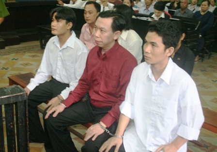 Đồng loạt giảm án cho các bị cáo vụ “động kích dục” Tân Hoàng Phát - 1 Đồng loạt giảm án cho các bị cáo vụ “động kích dục” Tân Hoàng Phát - 1