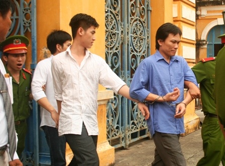 Bảo vệ quán cơm đánh Việt kiều lĩnh án - 2