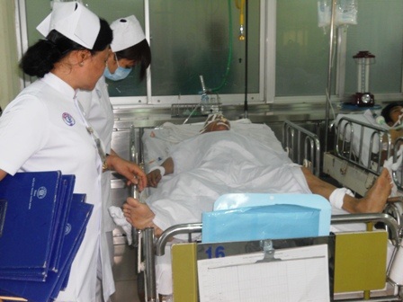 Tình cảnh nguy kịch của một phu hồ sau tai nạn giao thông - 1 Tình cảnh nguy kịch của một phu hồ sau tai nạn giao thông - 1