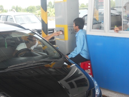 Ngày đầu thu phí cao tốc TPHCM - Trung Lương: giảm mạnh số xe tải nặng - 1 Ngày đầu thu phí cao tốc TPHCM - Trung Lương: giảm mạnh số xe tải nặng - 1