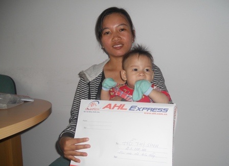 Hơn 48 triệu đồng đến với bé 8 tháng tuổi và anh phu hồ bị tai nạn