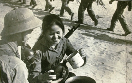 Nụ cười người lính trẻ trong chiến tranh  - 3