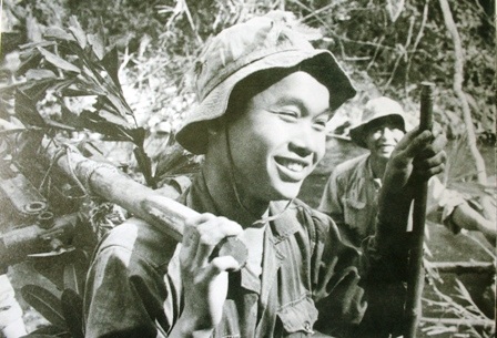 Nụ cười người lính trẻ trong chiến tranh  - 4