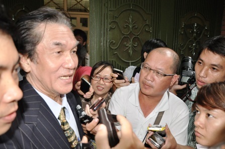 Bé đốt cháy đồ vật: Não phải phát triển giống nhà tu hành?!