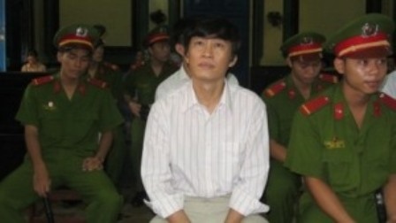Luật sư đề nghị miễn trách nhiệm hình sự với bị cáo Hoàng Khương - 2 Bị cáo Nguyễn Văn Khương gửi lời xin lỗi đến toà soạn, đồng nghiệp và người cung cấp thông tin