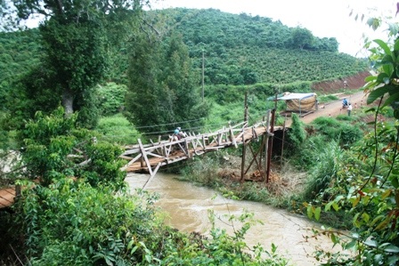 Cầu "như răng sắp rụng", chính quyền vẫn mải... chờ nhau - 3 Cây cầu này được người dân ví như cái răng sắp rụng