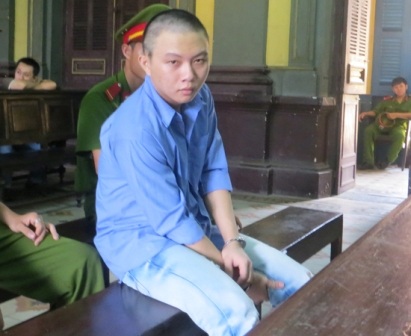 “Yêu” người tình chưa đủ 13 tuổi, lĩnh 12 năm tù - 1 Bị cáo Tùng tại tòa phúc thẩm