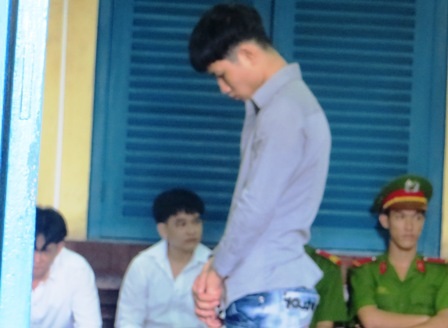 Day dứt câu “con dại, cái mang” - 2 Đến khi ra tòa, Hiếu cũng không nghĩ yêu là có tội