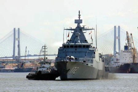 Tàu Hải quân của Malaysia - KD Pahang đang neo đậu tại Cảng Nhà Rồng (Ảnh: QĐND)