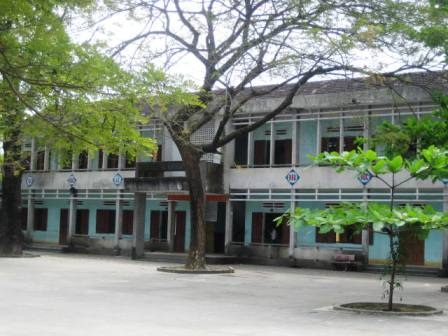 Yêu thương luôn quay về… - 2 Tự hào là học sinh đi ra từ ngôi trường THPT Quế Sơn