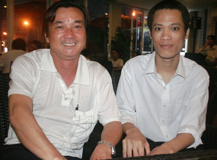 Lê Bá Mai của kỳ án vườn mít lại hầu tòa - 1 Lê Bá Mai (phải) ngày được tòa tuyên vô tội, trả tự do