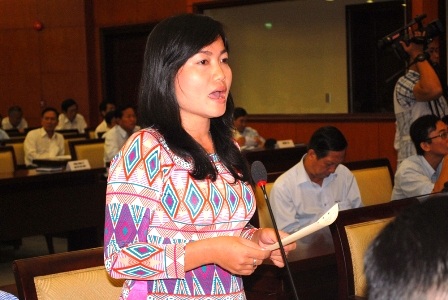 Hàng nhái, hàng giả, an toàn thực phẩm “đốt nóng” nghị trường - 1 Các đại biểu chất vấn tại nghị trường