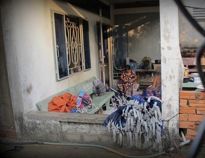 Cuộc sống đảo lộn trong những căn nhà lòng chảo