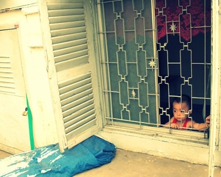 Cuộc sống đảo lộn trong những căn nhà lòng chảo