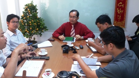 Ông Phước trả lời các nhà báo