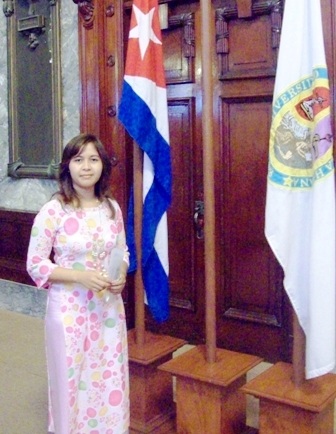 Nữ sinh người dân tộc Ê đê chuyên “săn” học bổng nước ngoài - 1 Nữ sinh người dân tộc Ê đê H'Linh H'Mok, niềm tự hào của buôn làng