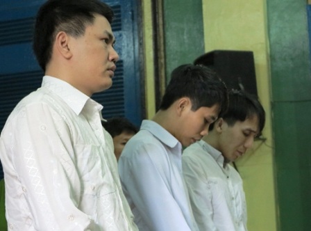 Nhân viên tiệm vàng dàn cảnh cướp vàng của chủ - 1 Ba bị cáo dựng hiện trường giả để gây ra vụ cướp vàng hầu tòa