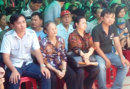 Nỗi đau đọng lại trong phiên xử vợ trung tá CSGT đầu độc chồng - 8 Bà nội và 2 cháu trai Trần Xuân Chính, Trần Xuân Kiệt tại tòa