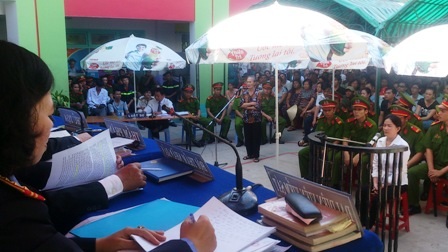 Quang cảnh phiên tòa