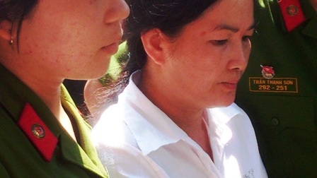 Dư Kim Liên bình thản trước tòa