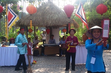 Văn hóa xứ Quảng “trình diễn” giữa lòng Sài Gòn - 11 Không chỉ đến để gặp đồng hương, nhiều người Quảng xa quê còn tìm để thưởng thức những món ăn