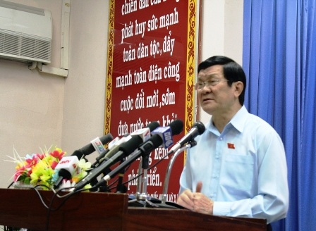 Chủ tịch nước trao đổi với cử tri về tiền lương, giá xăng - 2 Chủ tịch nước trao đổi với cử tri về tiền lương, giá xăng