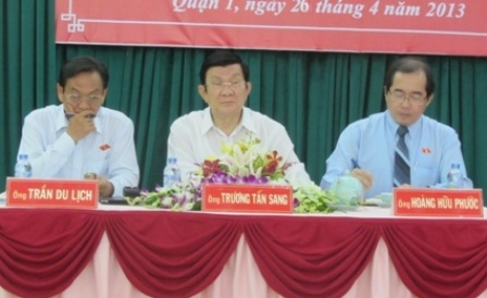 Chủ tịch nước: “Không ai từ bỏ chủ quyền quốc gia” - 1 Chủ tịch nước cùng tổ ĐBQH tiếp xúc cử tri quận 1