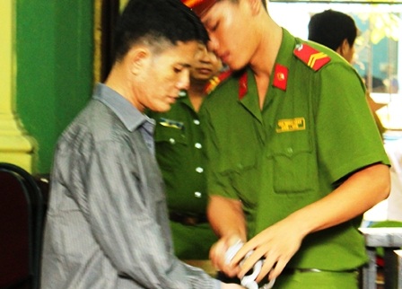 Giết tình địch vì ngồi nhậu với vợ mình - 1 Bị cáo Trần Văn Phước tại tòa.