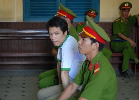 Hoãn xử phúc thẩm "kỳ án vườn mít" - 2 Lê Bá Mai hầu tòa lần này có đến 3 luật sư bào chữa miễn phí