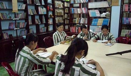 Nhiều phạm nhân thích thú đọc những cuốn sách thay đổi suy nghĩ, thay đổi số phận