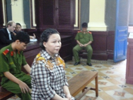 Nữ doanh nhân Việt kiều tại tòa sơ thẩm