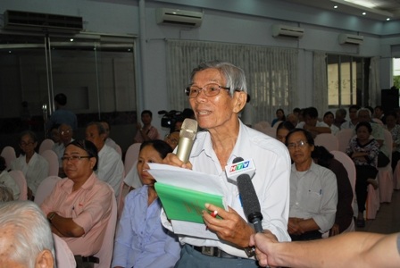 Tham nhũng, lãng phí - chống không tốt sẽ đe dọa sự tồn vong - 1 Cử tri Trần Văn Lài bày tỏ vui mừng sau kỳ họp Quốc hội