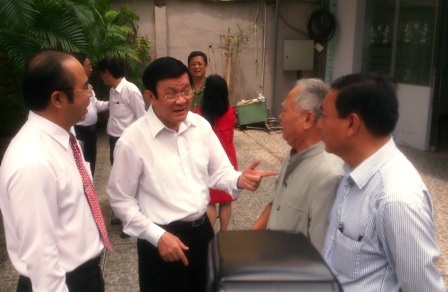 Tham nhũng, lãng phí - chống không tốt sẽ đe dọa sự tồn vong - 3 Chủ tịch nước Trương Tấn Sang ghi nhận các ý kiến của cử tri