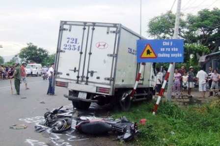 Xe đông lạnh tông chết 6 người, gây thảm họa cho 2 gia đình - 1 Hiện trường vụ tai nạn (Ảnh: Báo BR-VT)