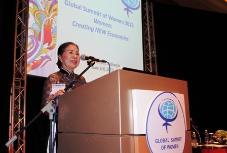 Trà túi lọc Tâm Lan được sản xuất ra sao? - 1 Nữ doanh nhân Võ Thị Lấn năm nay đã ở tuổi 65 nhưng vẫn hăng say làm việc và cống hiến cho xã hội